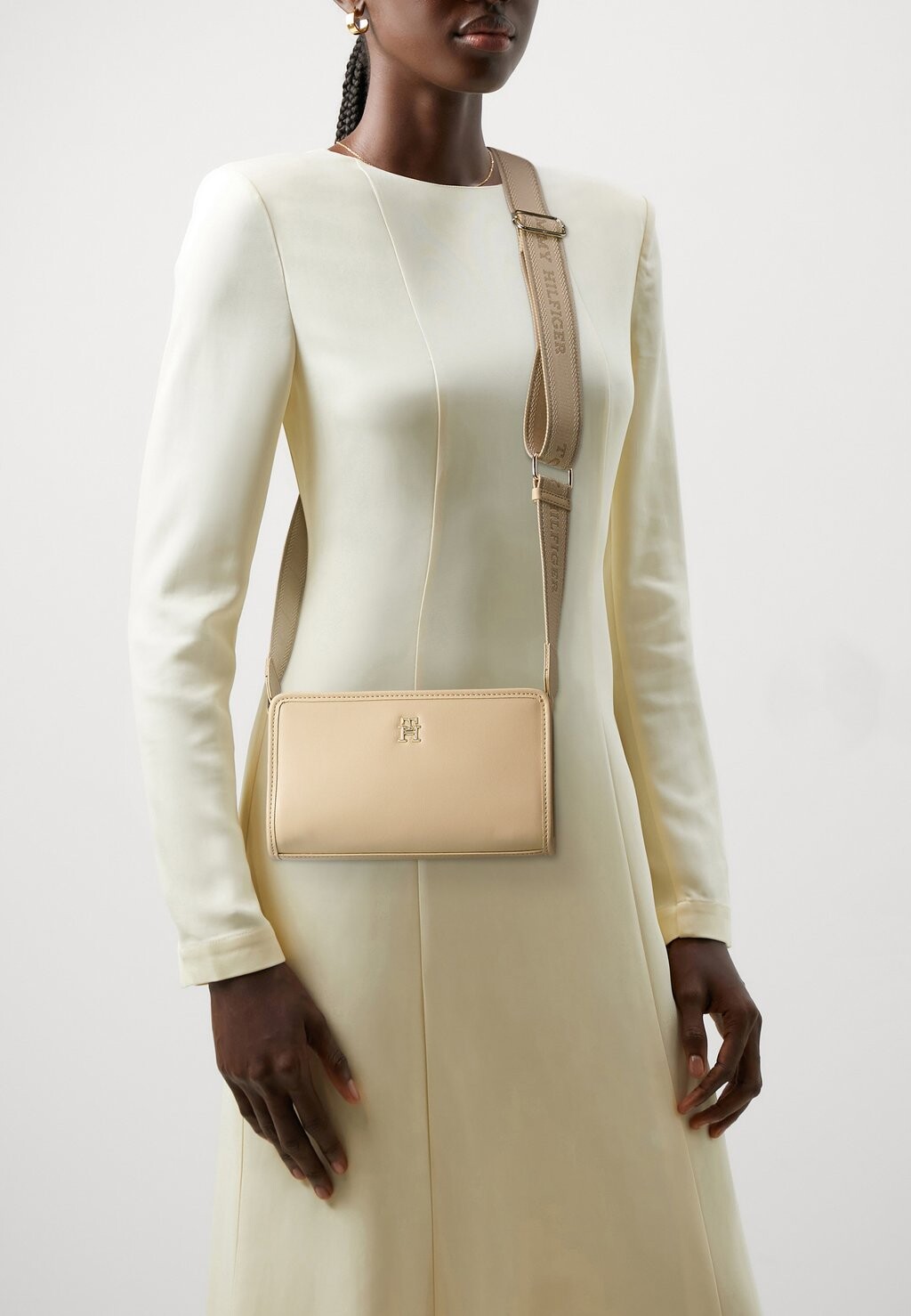 

Сумка через плечо MONOTYPE CROSSOVER Tommy Hilfiger, цвет harvest wheat