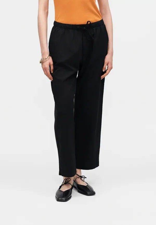 Брюки Easy pant Gap, цвет истинный черный