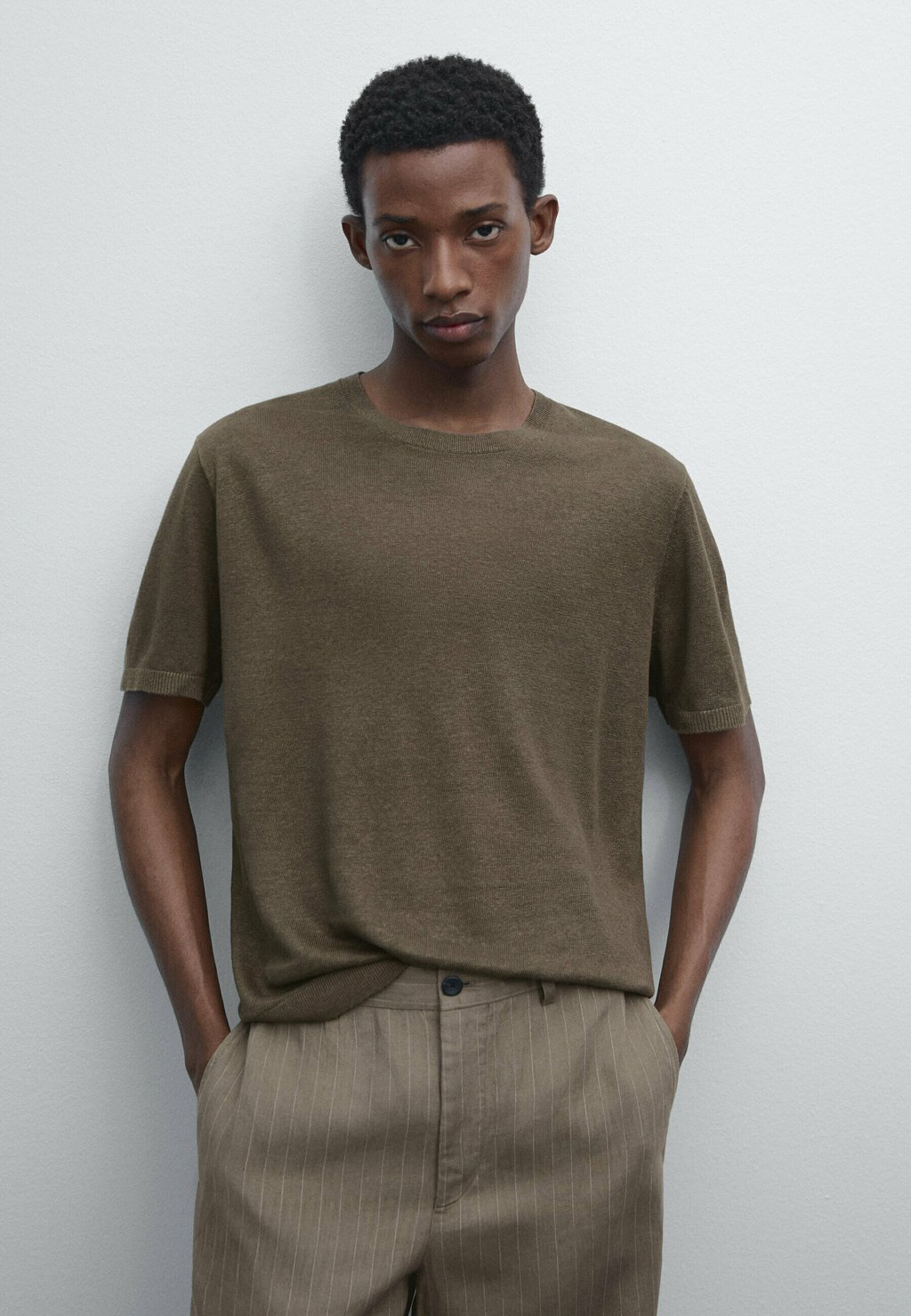 

Базовая футболка Massimo Dutti, темно-коричневый