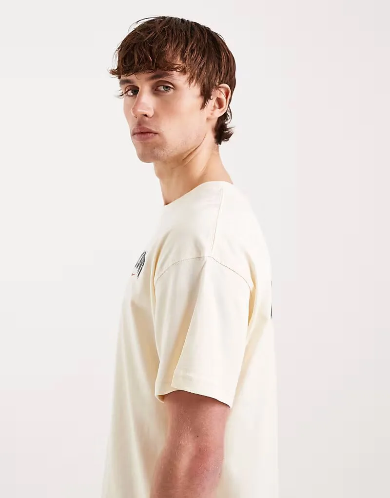 Футболка Nike Sportswear с графическим принтом на спине, кремового цвета — фото 4