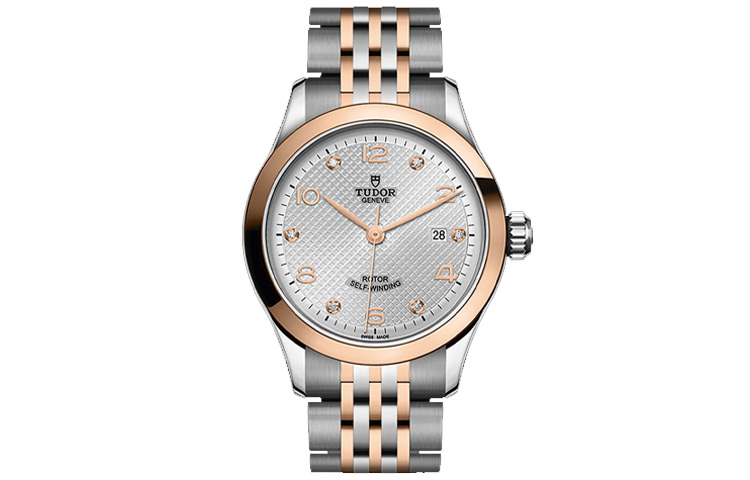 

TUDOR Часы женские с автоматическим механическим механизмом коллекции 1926, диаметр 28 мм, серебристый циферблат, корпус из нержавеющей стали