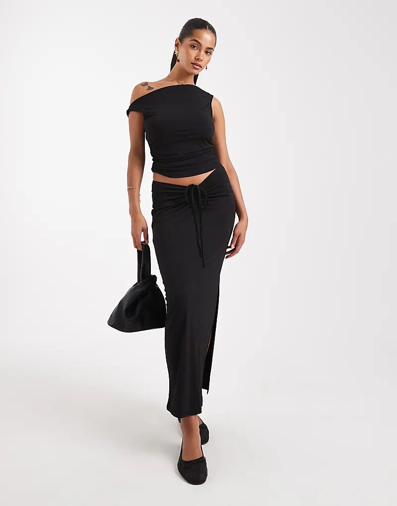 

Юбка макси Vero Moda облегающая, с рюшами спереди, черного цвета