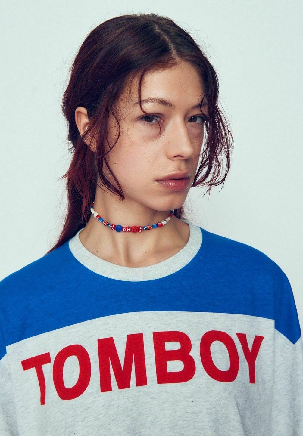 

Футболка с принтом GIANT TOMBOY, серый