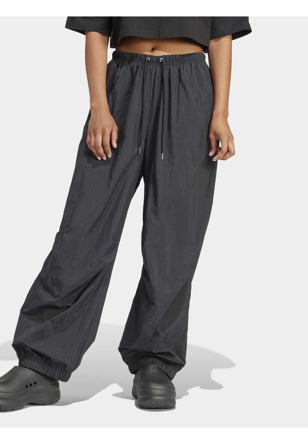 

Спортивные штаны PREMIUM ESSENTIALS PARACHUTE PANTS adidas Originals, цвет black
