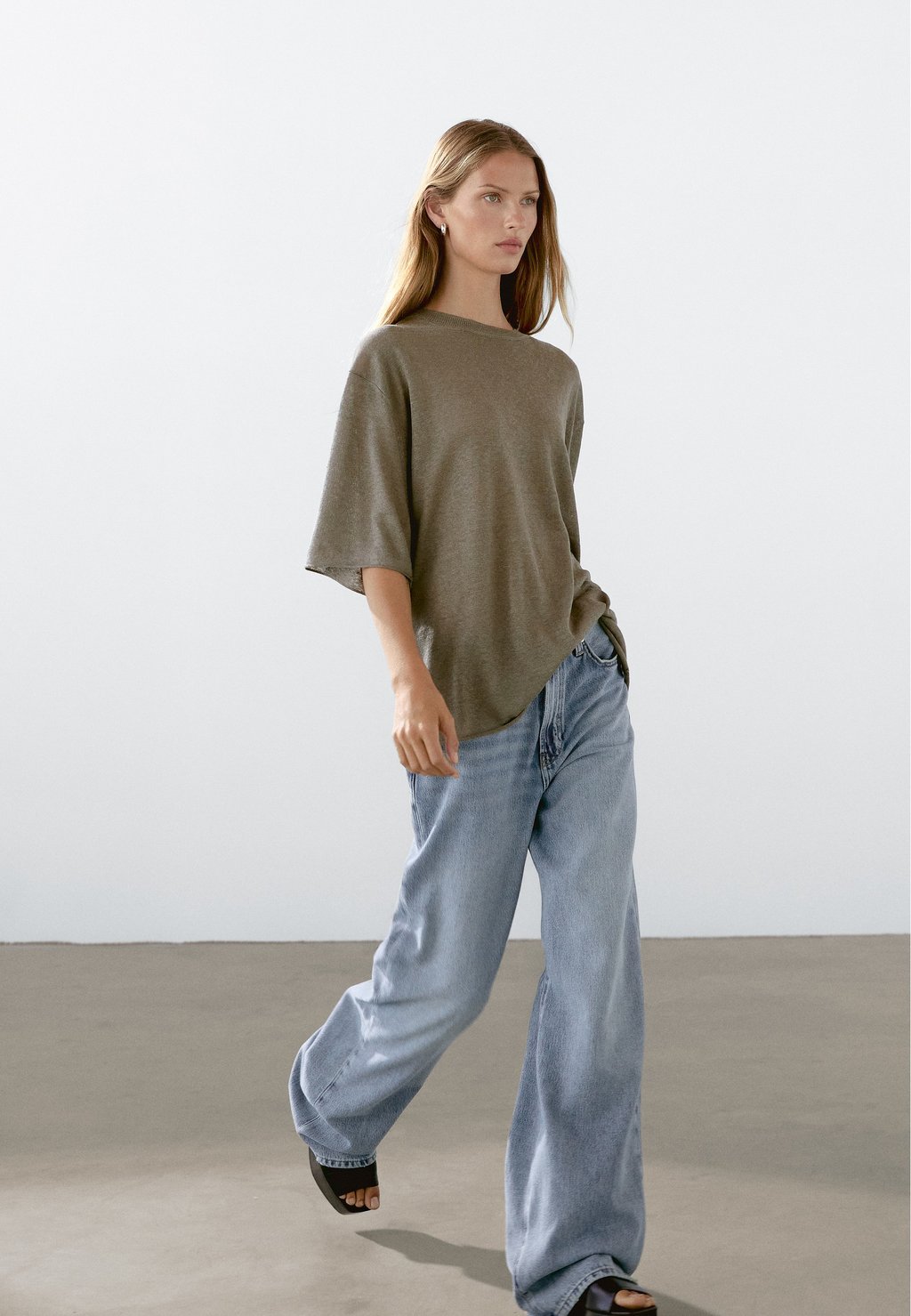 

Базовая футболка OVERSIZE SHORT SLEEVE Massimo Dutti, цвет Mottled Dark Green