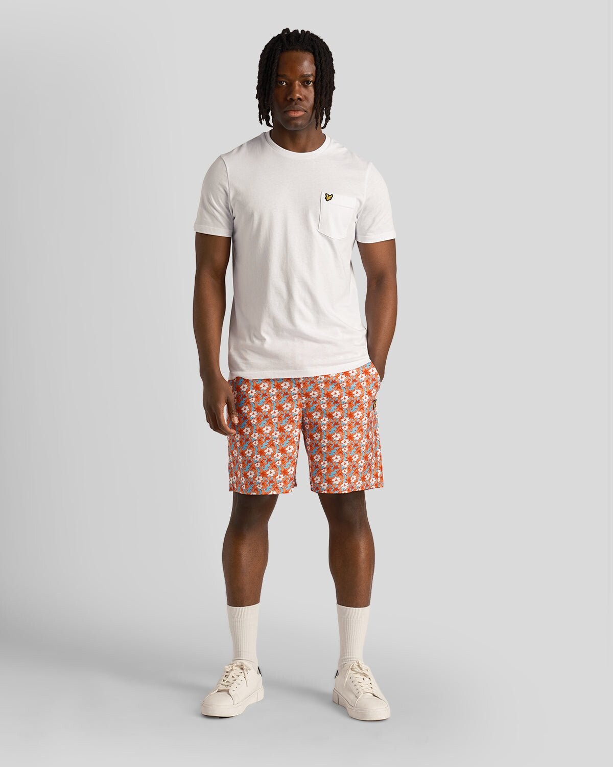 

Курортные шорты мандаринового танго с цветочным принтом Lyle & Scott, оранжевый