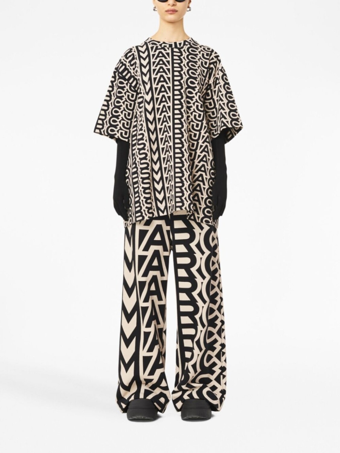 

Футболка Monogram Big с круглым вырезом Marc Jacobs, черный