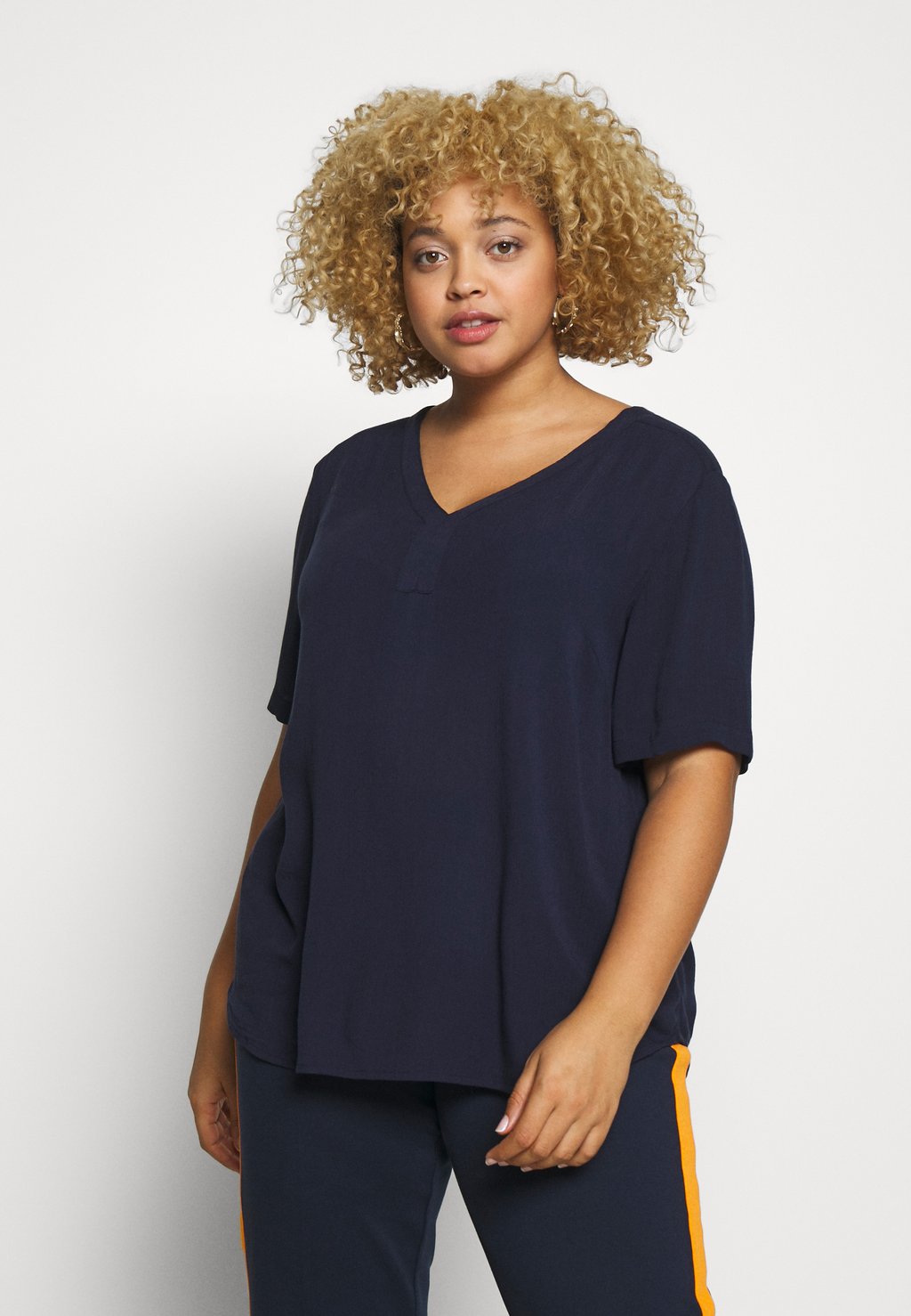 

Блуза AMI BLOUSE - Basic T-shirt Kaffe Curve, темно-синий
