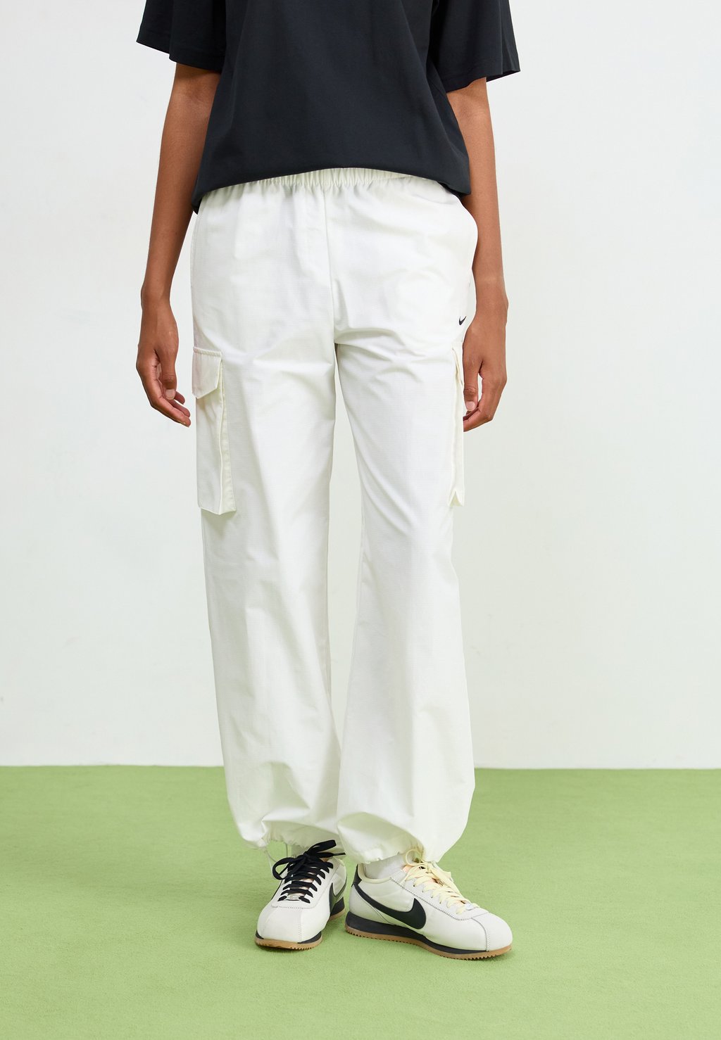 

Брюки карго PANT Nike Sportswear, кремовый