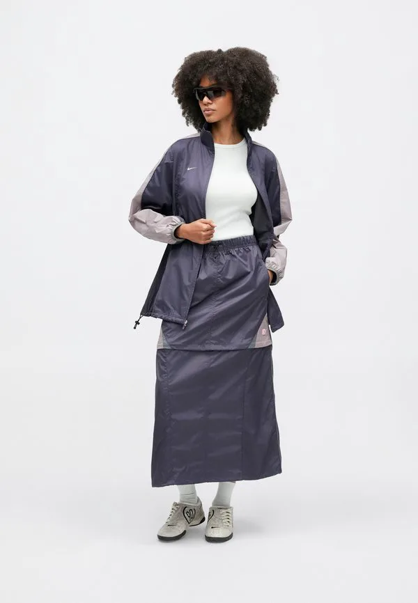 Легкая куртка shox Nike Sportswear, Dark Raisin/Violet Ore/Smoke Grey — фото 3