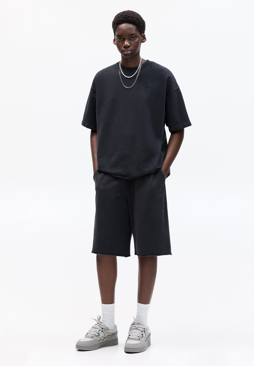 

Базовая футболка PULL&BEAR, черный