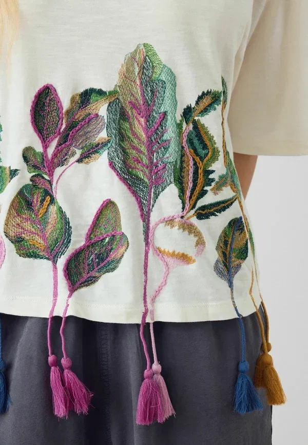 Футболка Next Regular fit graphic embroidered vegetable tassel short sleeve t-shirt, цвет экрю — фото 4