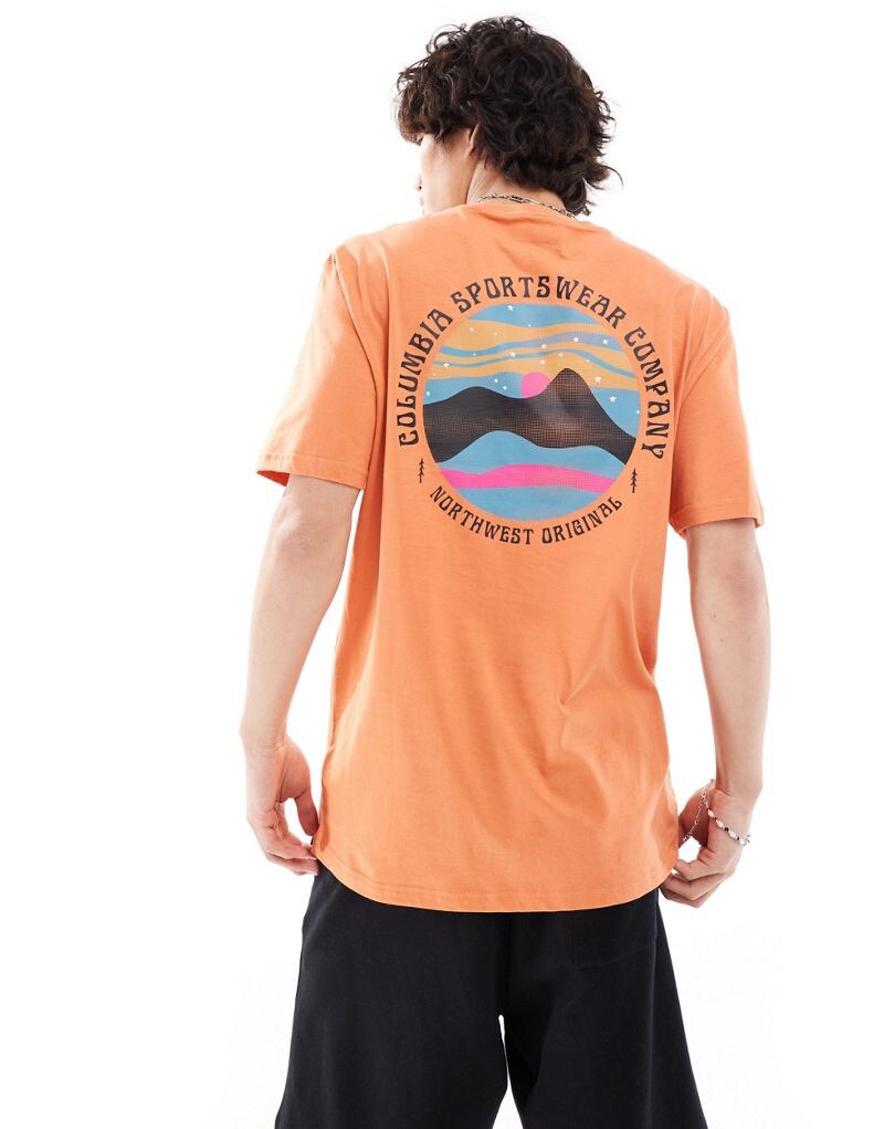 

Columbia — Rollingwood — оранжевая футболка с рисунком на спине — только на ASOS