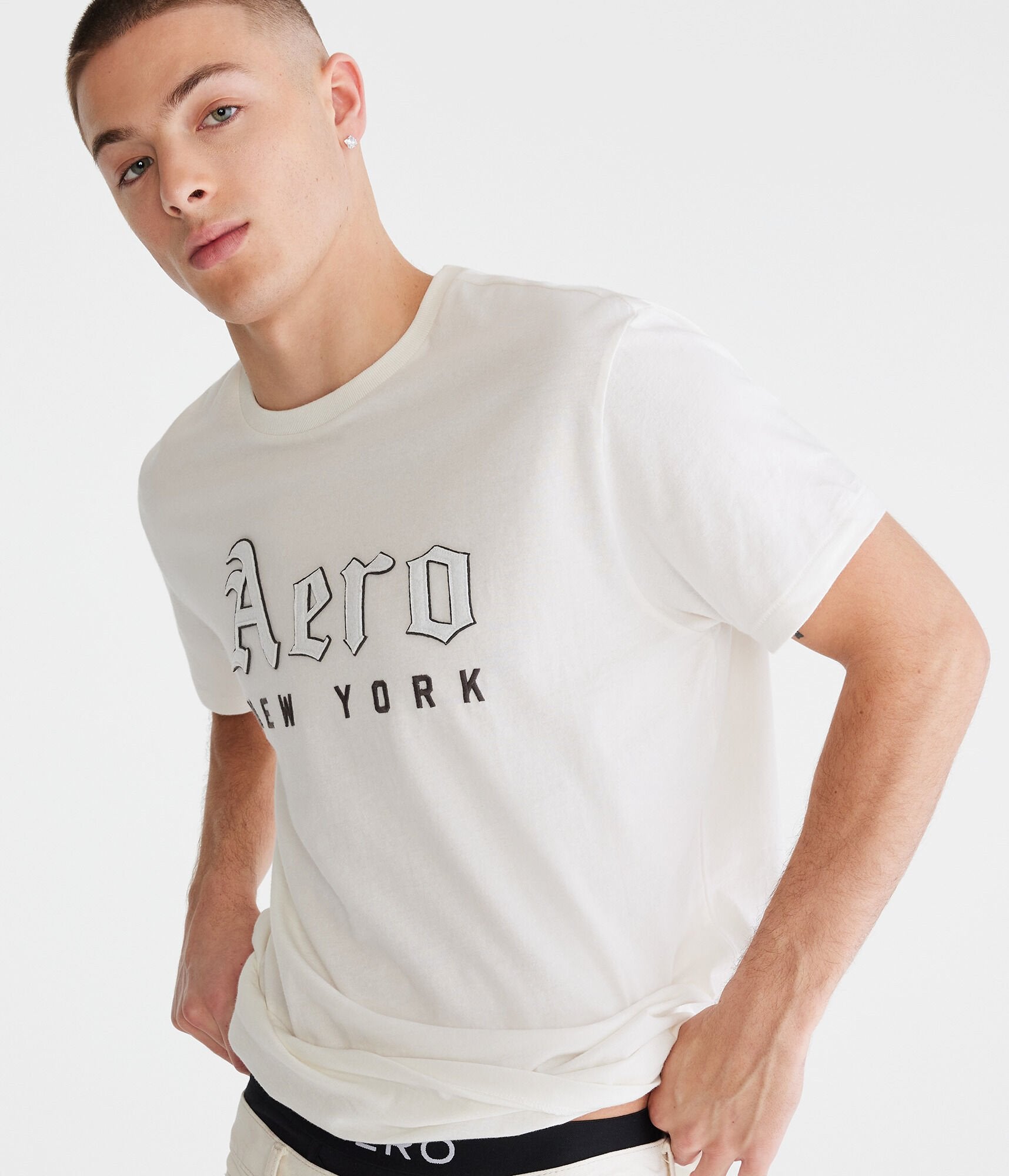 

Футболка Aeropostale Aero New York Gothic с аппликацией логотипа, цвет ivory 271