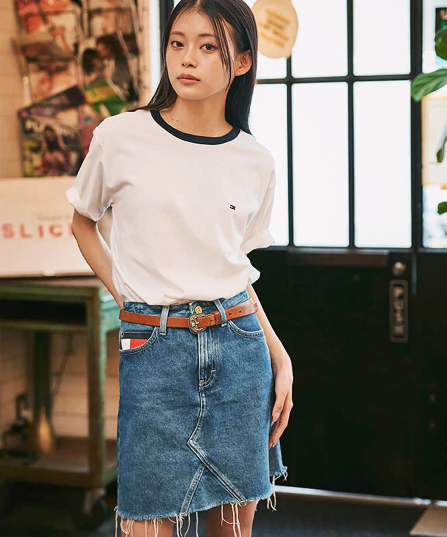 Унисекс футболка Tommy Hilfiger 80S с логотипом и принтом тёмно-синяя — фото 4