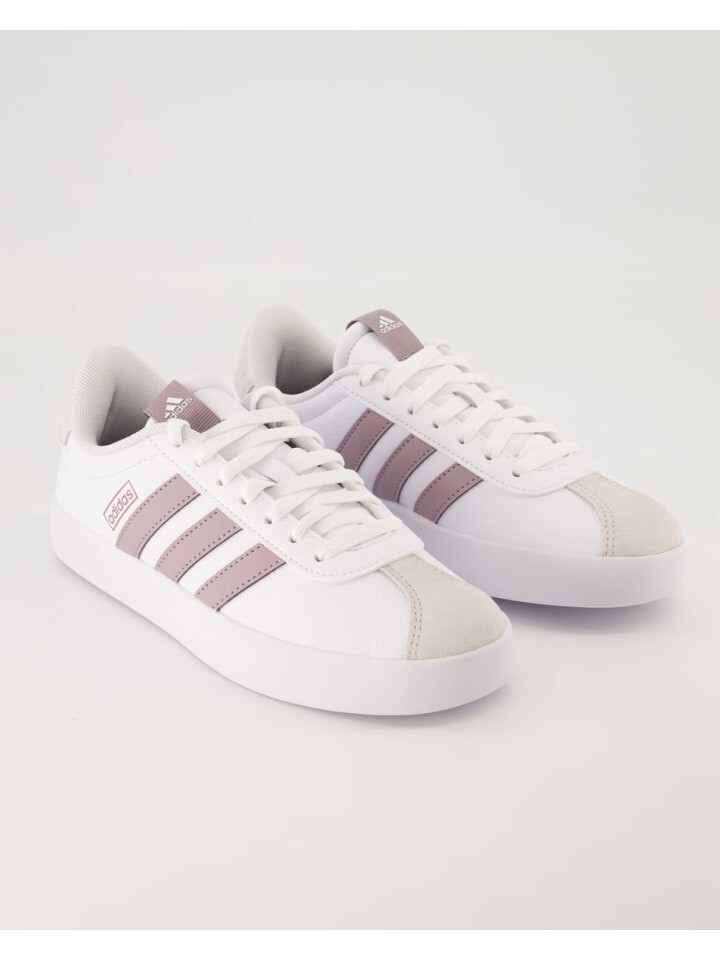 

Кроссовки на шнуровке adidas, белый