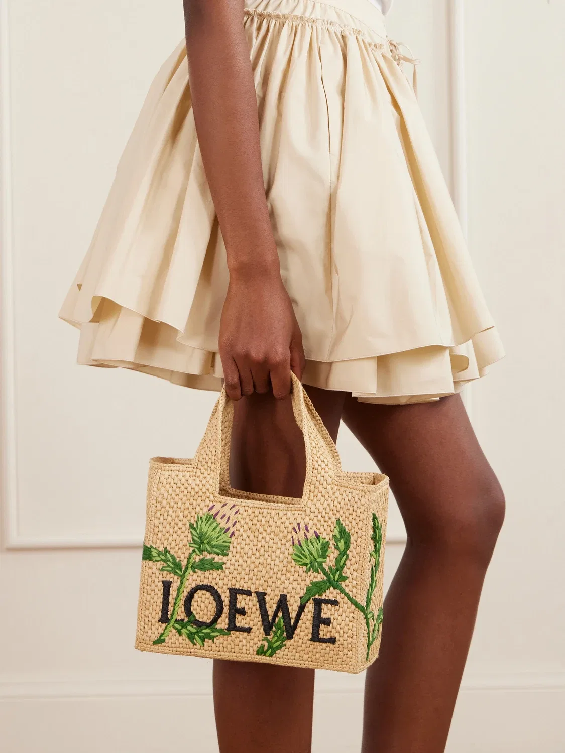 Маленькая вышитая рафия-сумка от Paula's Ibiza LOEWE, бежевый — фото 2