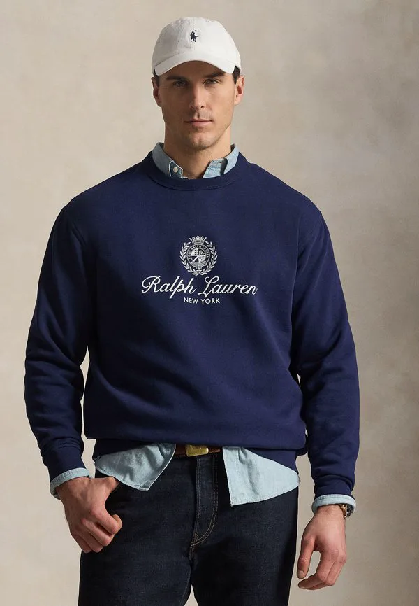 

Толстовка с графическим принтом из флиса. Polo Ralph Lauren Big & Tall, Newport Navy, Синий, Толстовка с графическим принтом из флиса. Polo Ralph Lauren Big & Tall, Newport Navy