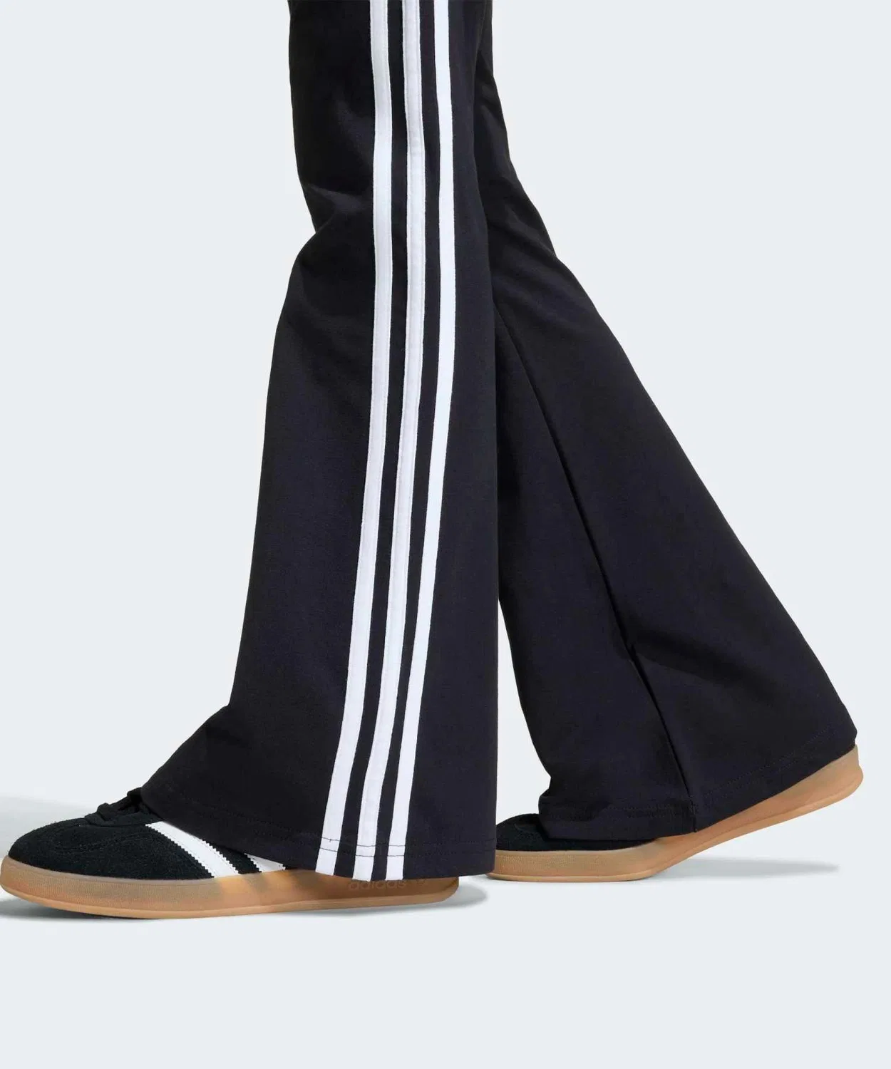 Фларе леггинсы с тремя полосками adidas Originals, черные — фото 4