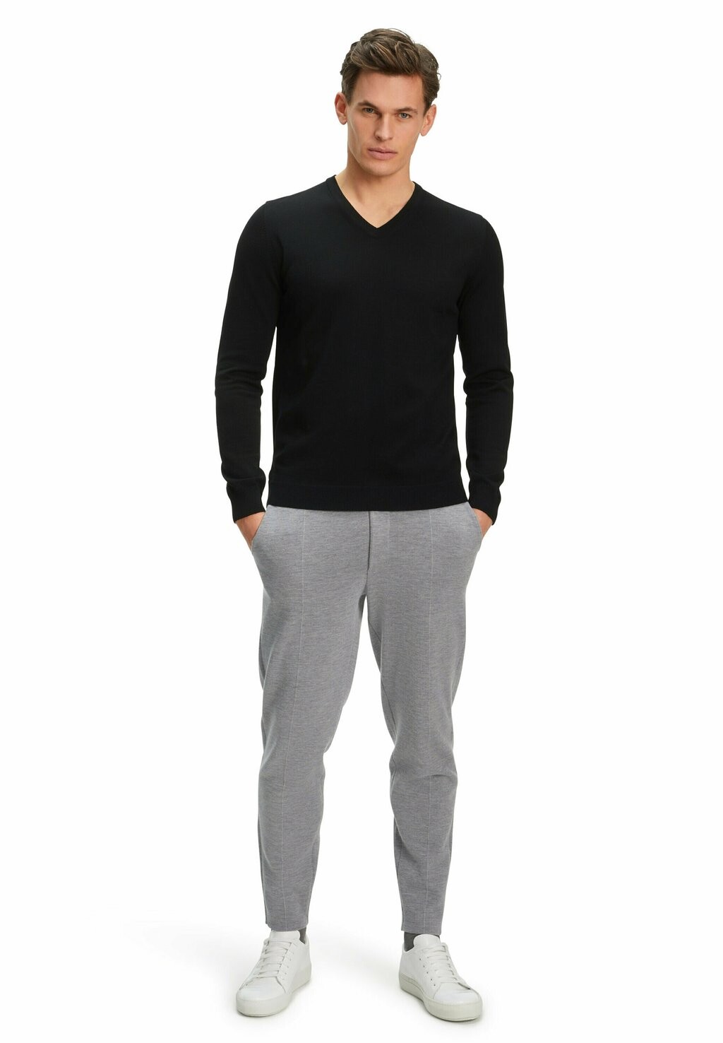 

Вязаный свитер Basic New Merino Merino Wool с V-образным вырезом FALKE, цвет black