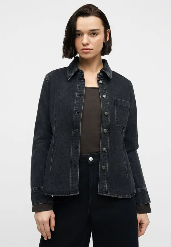 Длинная приталенная рубашка-блузка на пуговицах Gap, Black Wash — фото 4