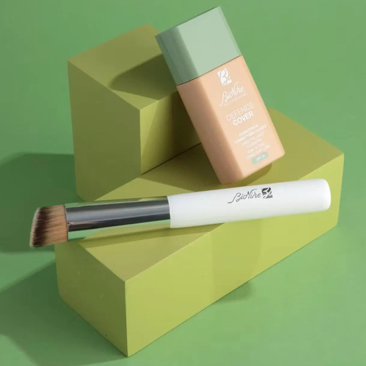 Жидкая тональная основа «DEFENCE COVER SPF30-102 Sable» от BIONIKE Bionike — фото 3