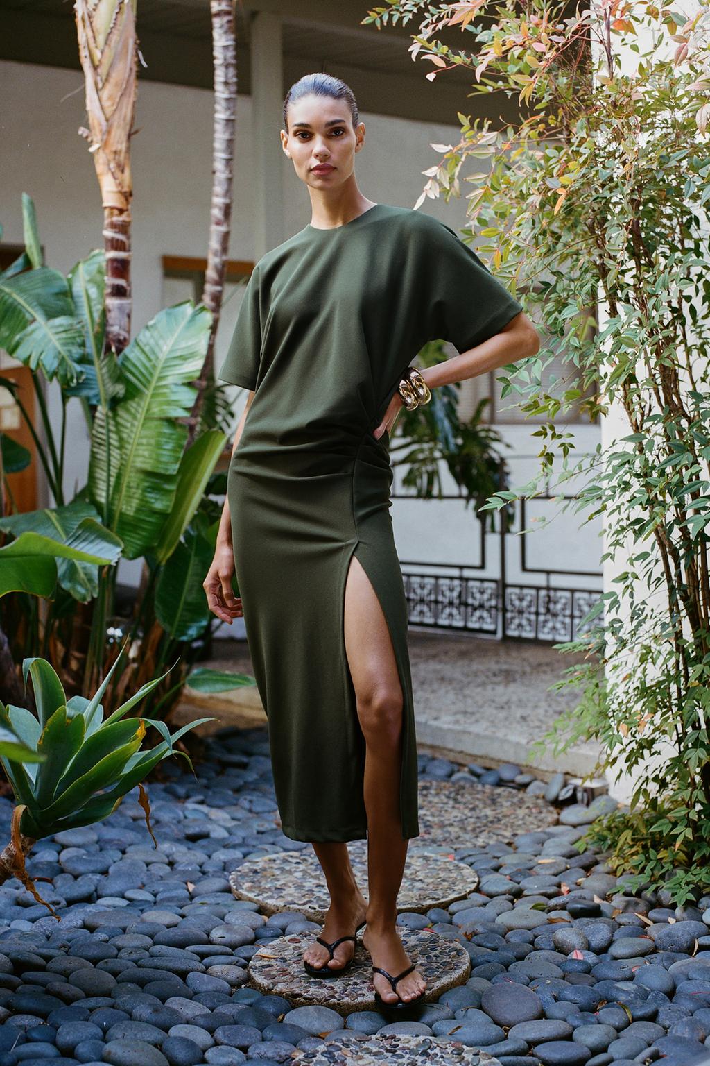 

Платье миди со сборчатыми деталями ZARA, цвет Green/Grass