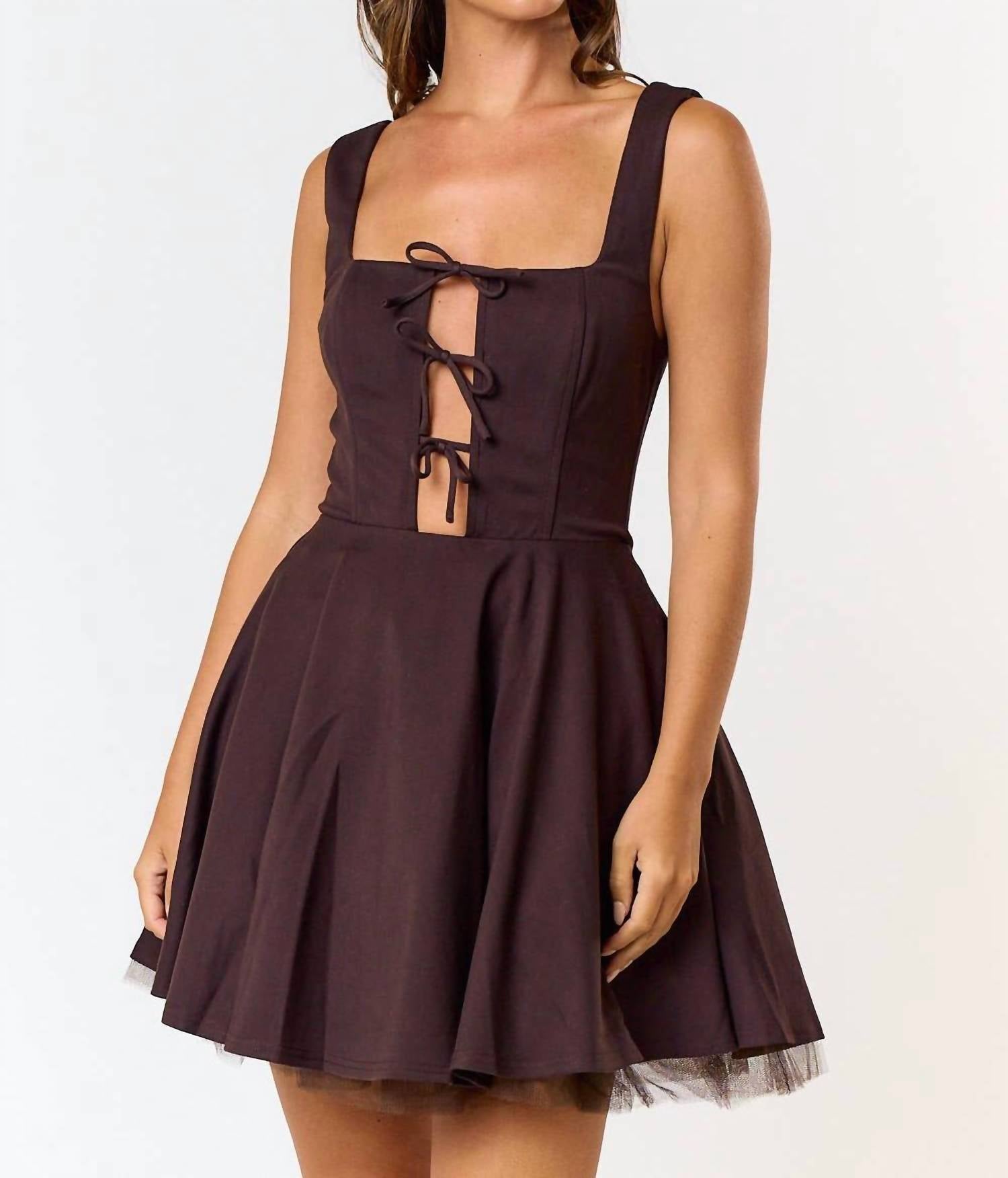 

Коричневое мини-платье с квадратным вырезом и завязкой спереди Blue Blush, коричневый