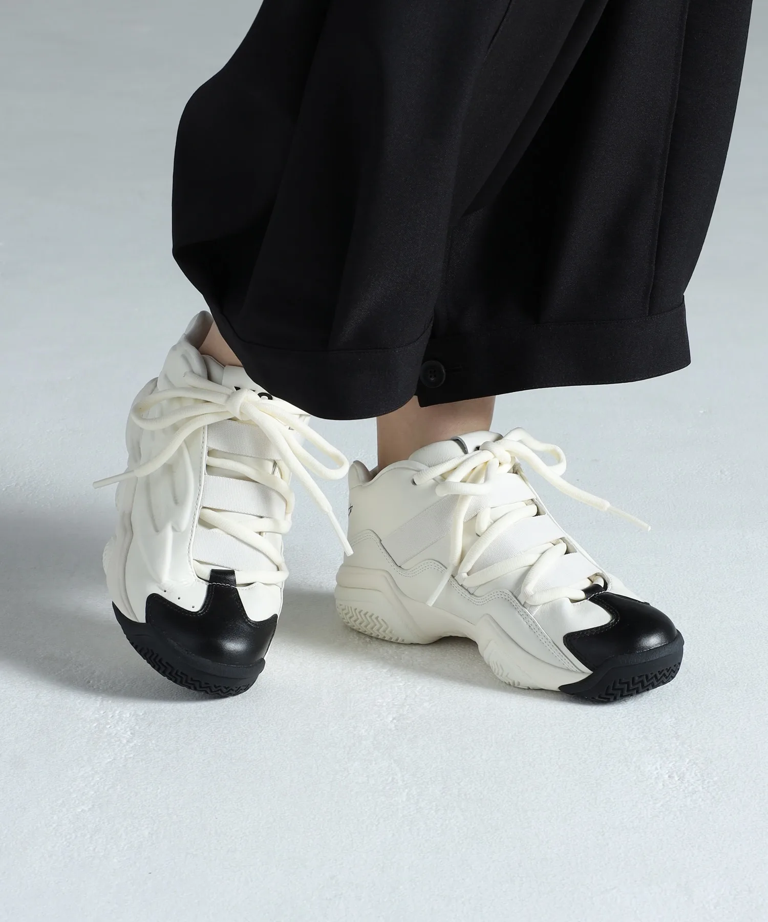 Унисекс высокие кожаные кроссовки Y-3 MEGABALL белые с чёрным