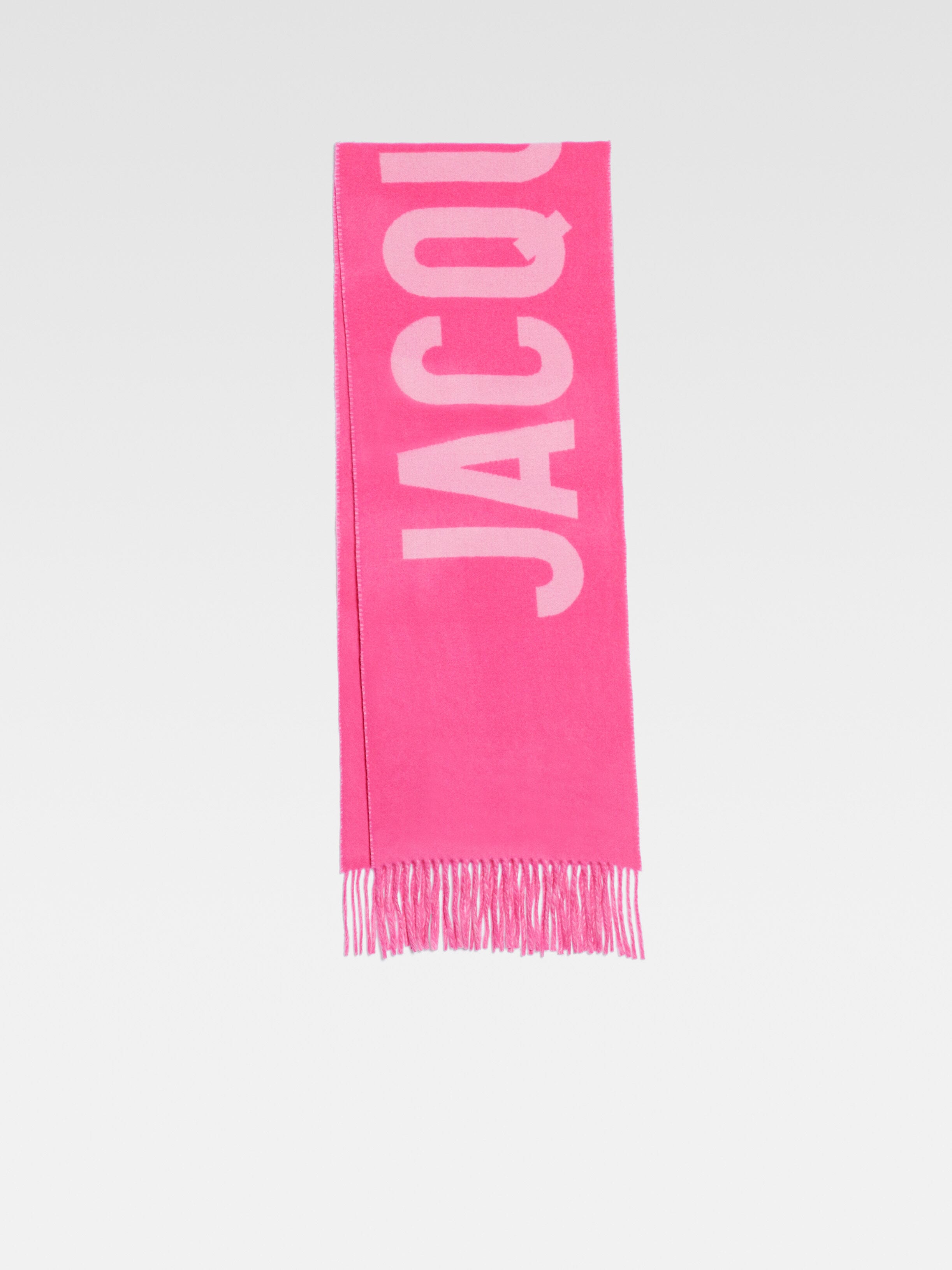 

Шарф с бахромой и логотипом JACQUEMUS The Jacquemus scarf, цвет Multi-Pink