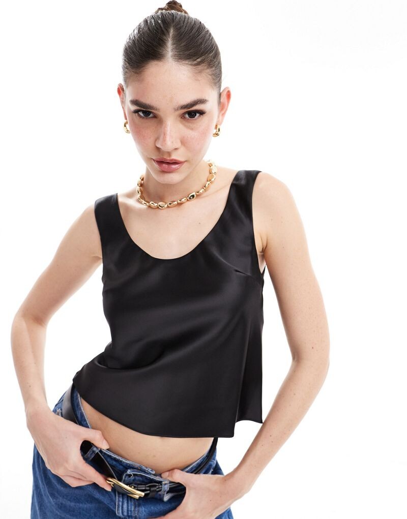 

Черная атласная майка с круглым вырезом ASOS DESIGN