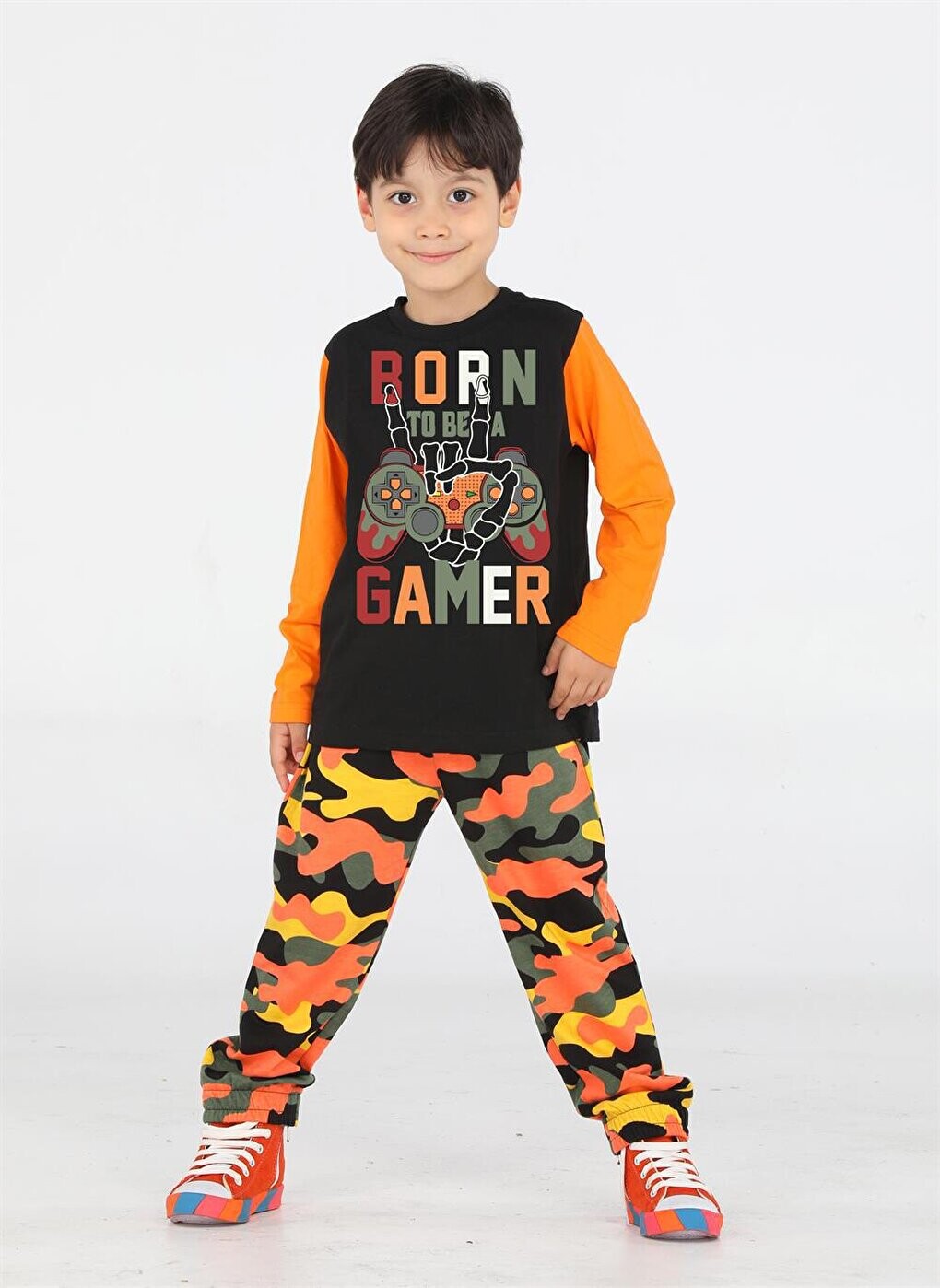 

Камуфляжные брюки Gamer Boy + комплект футболок Casabony