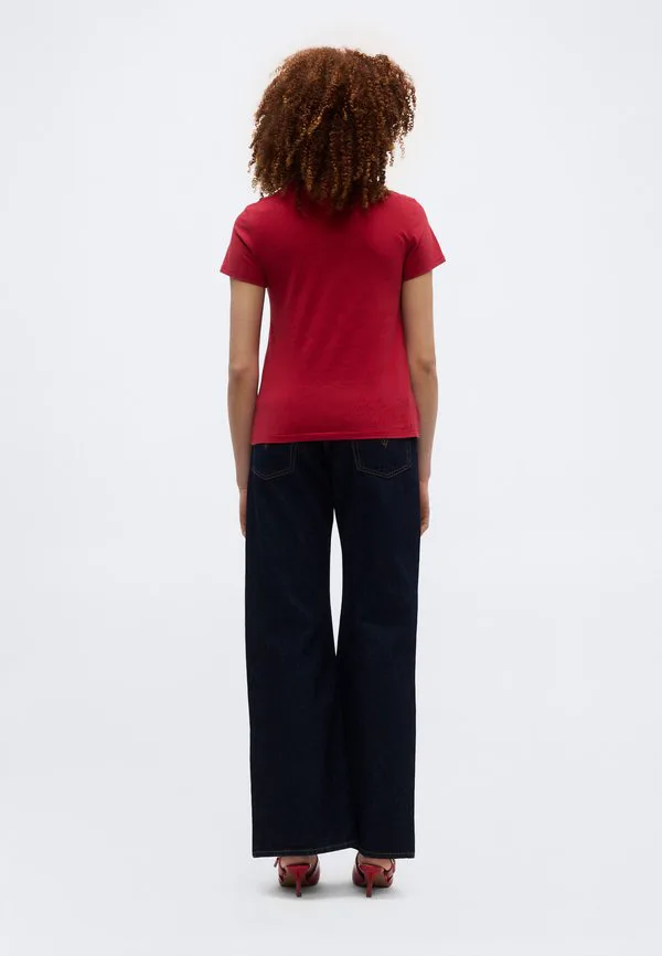 Идеальная футболка, базовая футболка Levi'S, Scarlet Smile — фото 4