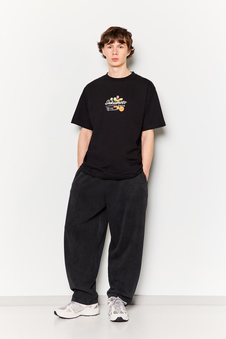 

Черная футболка Сакамото Pull And Bear, черный