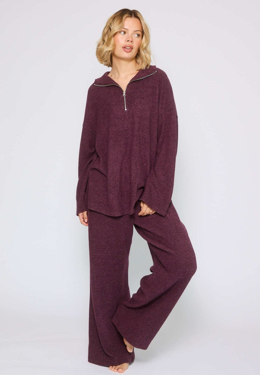 

Пижамный комплект Loungeable SOFT 1/4 ZIP TOP AND WIDE LEG SET, Purple