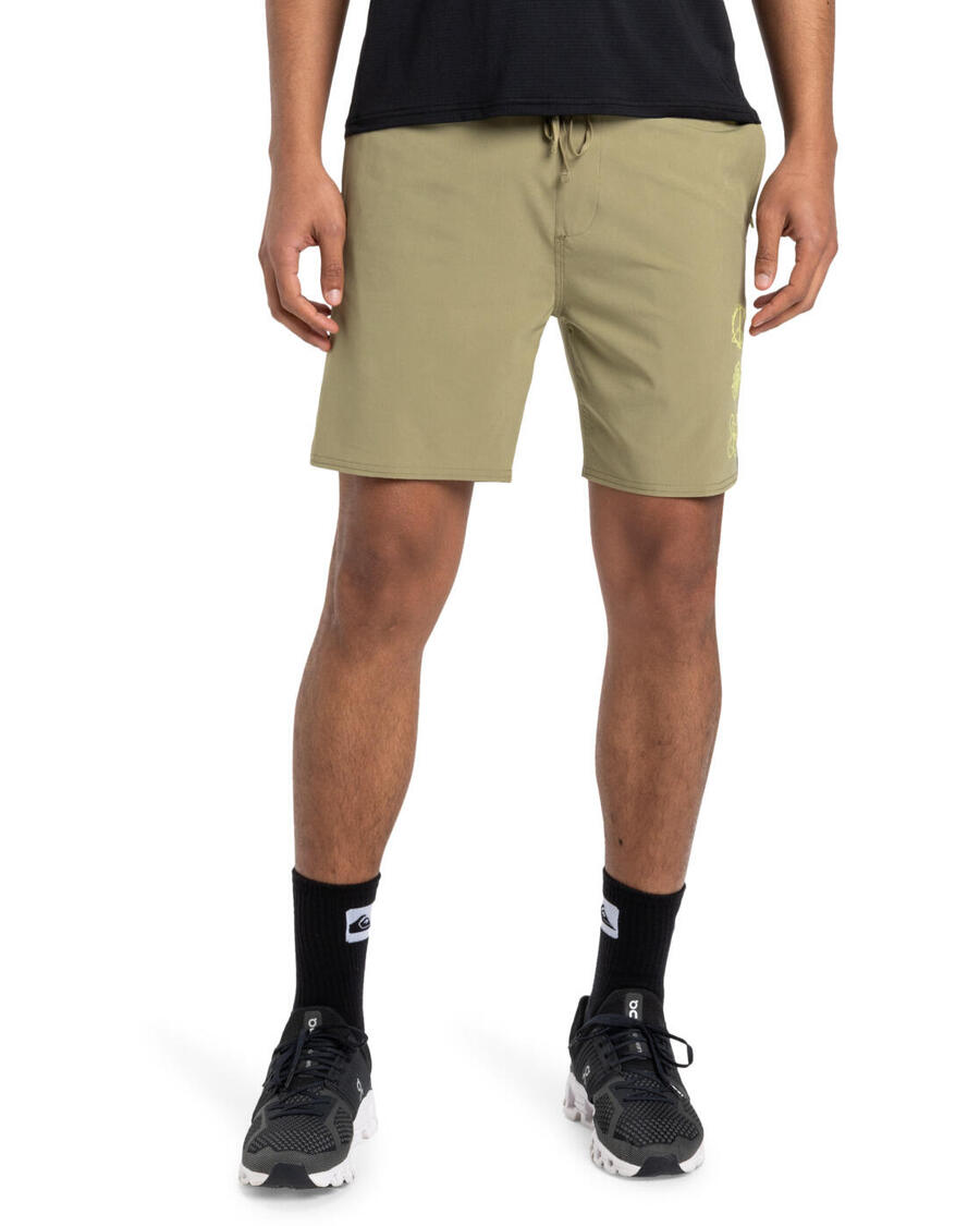 

QUIKSILVER Тренировочные шорты OMNI TRAINING 17" бежевые мужские