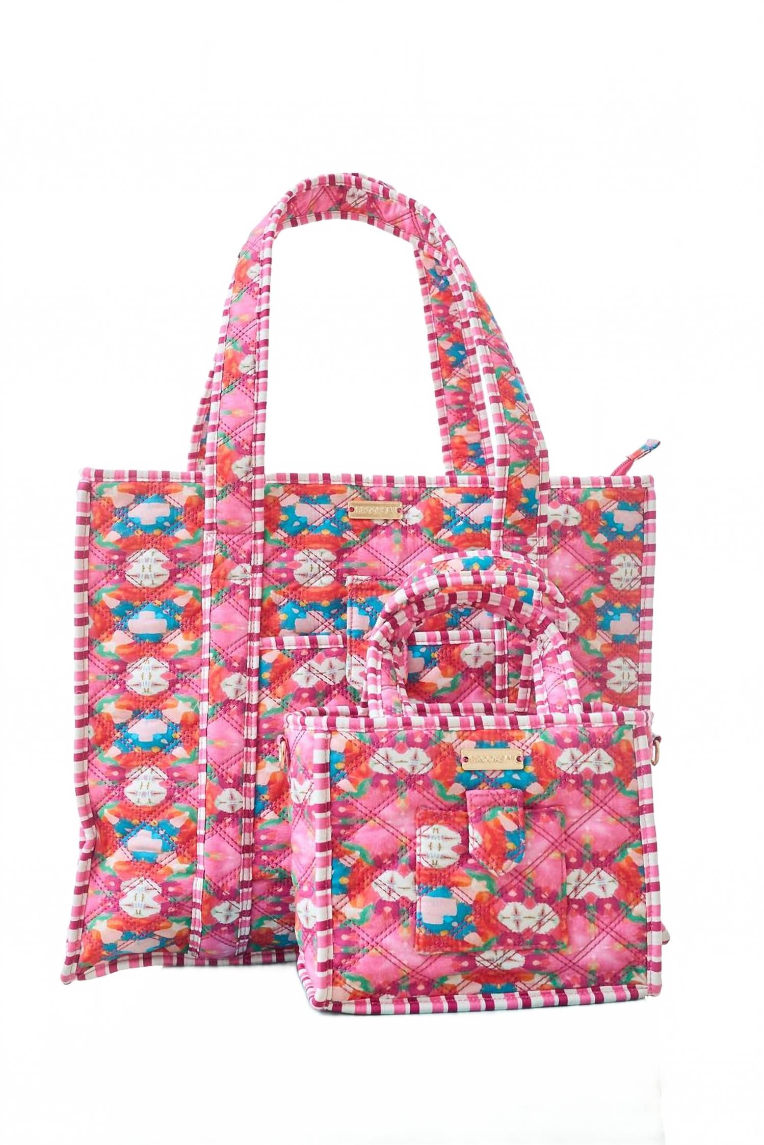 

Стеганая сумка On The Road в цвету «Клубничные поля» BROOKS AVENUE, strawberry fields