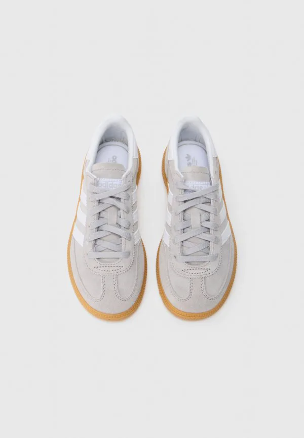 Специальные кроссовки для гандбола Adidas Originals, Grey/White/Gum — фото 4