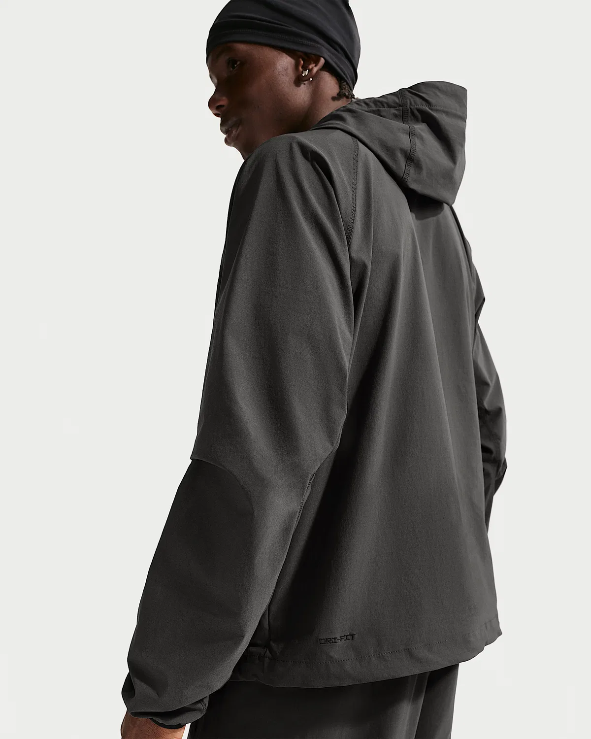 Мужская куртка Windrunner Dri-FIT Woven Full-Zip Nike Tech, Anthracite/Anthracite/Black — фото 2