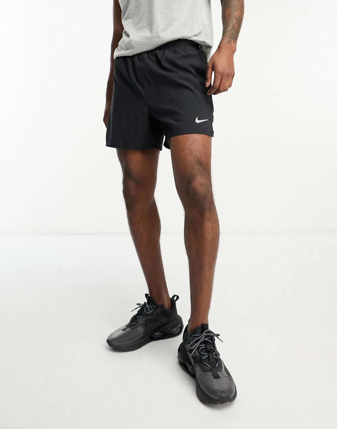 

Черные шорты Nike Challenger Dri-Fit