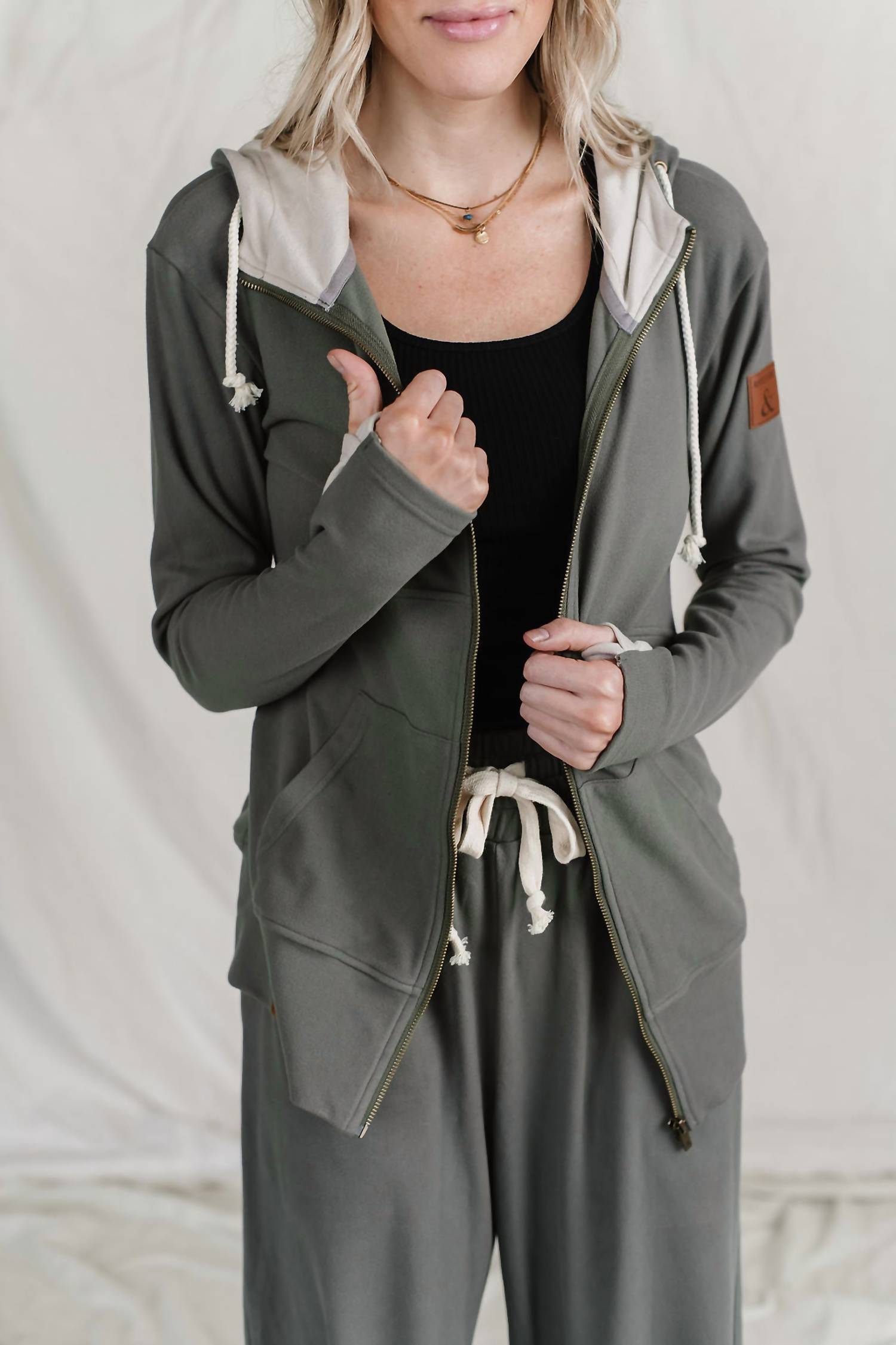 

Свитшот Performance Fleece Fullzip в Wanderlust AMPERSAND AVE