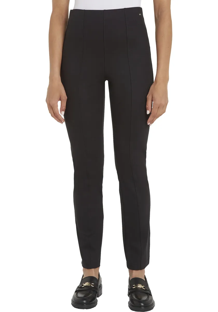 

Трикотажные брюки Tommy Hilfiger "SLIM ELEVATED KNITTED PANT", с металлической фирменной биркой, черный