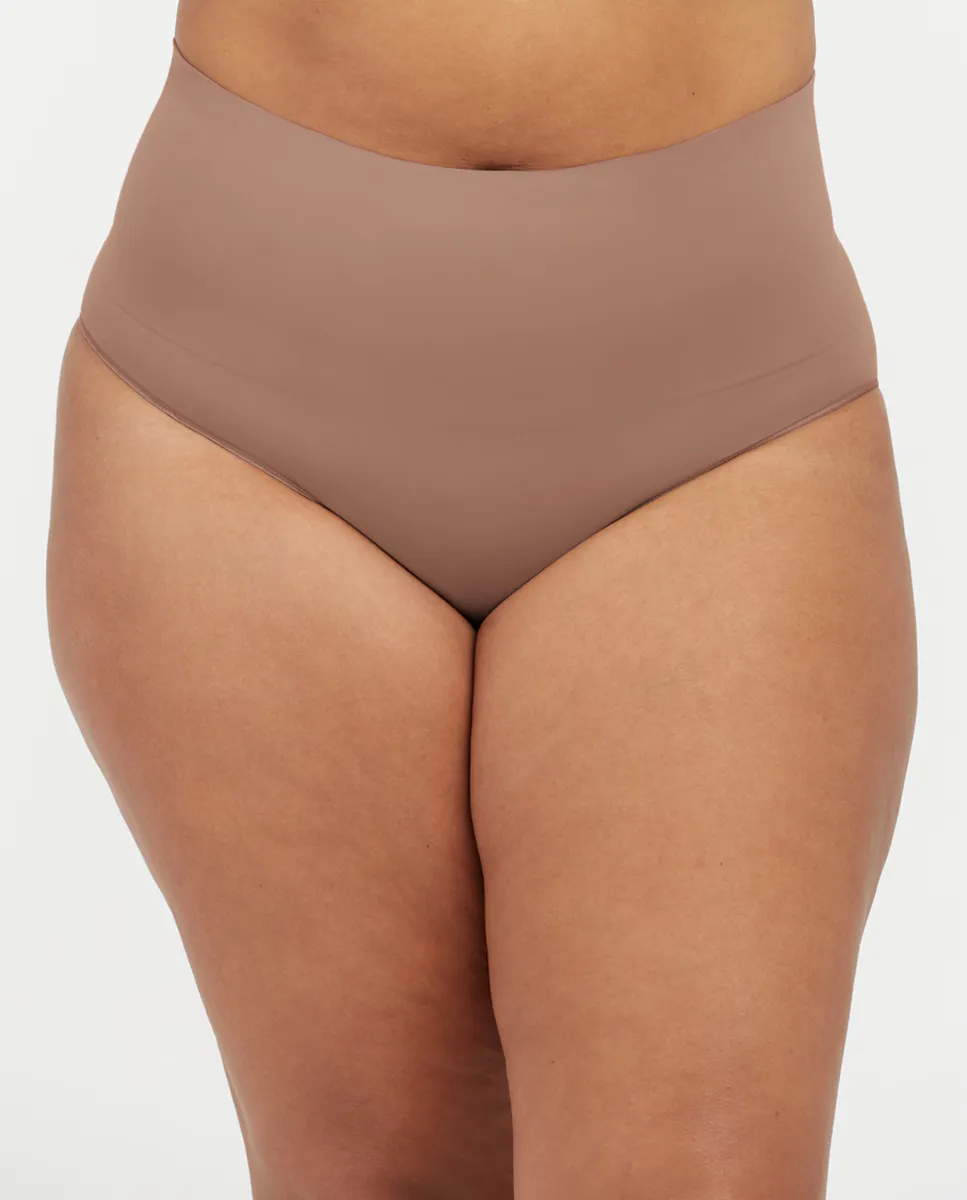 

Утягивающие трусики с высокой талией из переработанного нейлона Spanx, цвет Nude