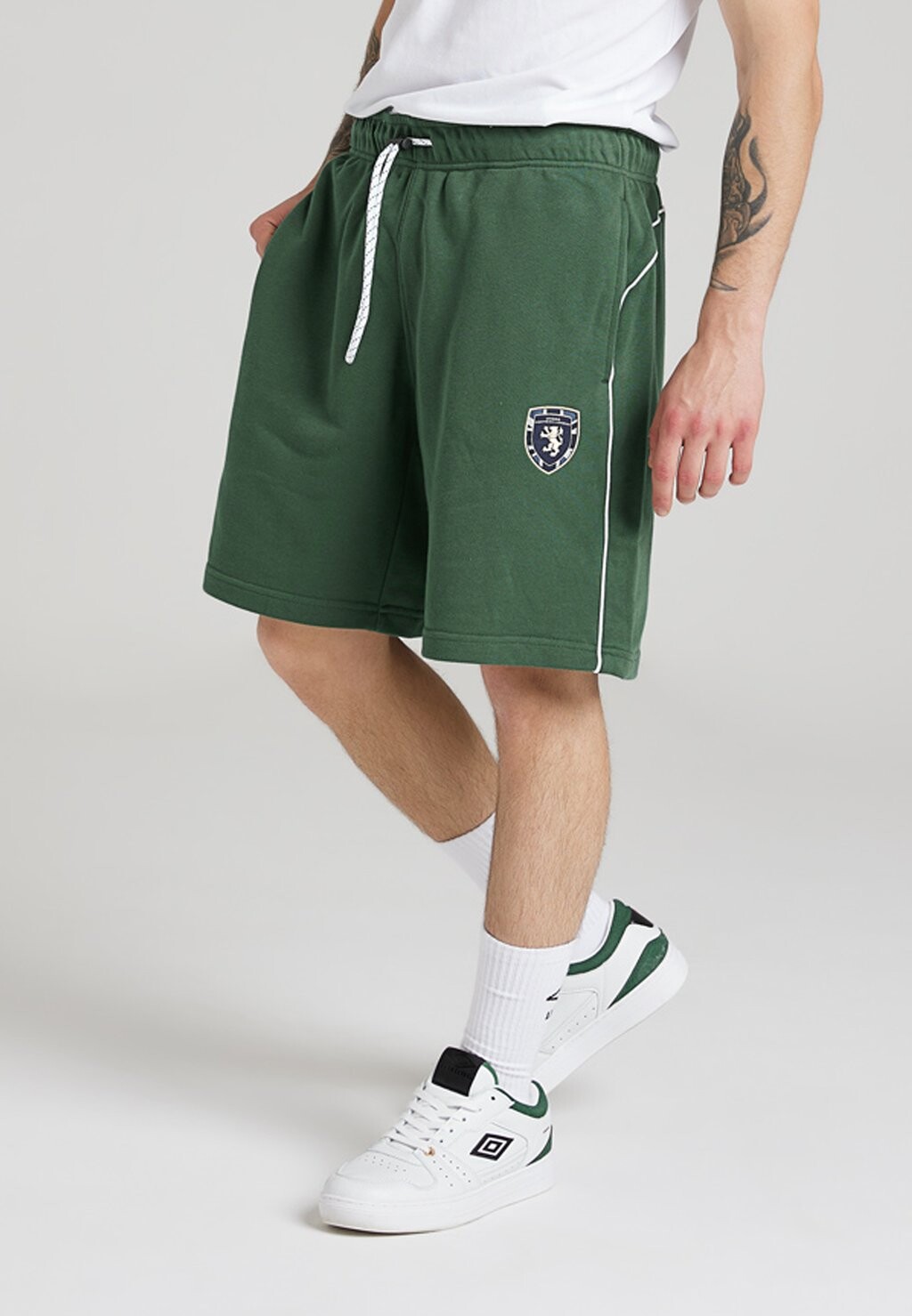 

Спортивные шорты Umbro, зеленые
