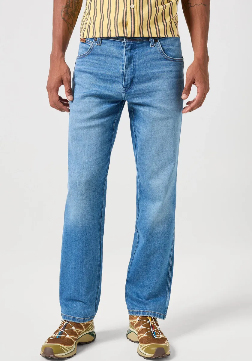 

Джинсы Wrangler с 5 карманами "TEXAS FREE TO STRETCH", эластичный материал, цвет Wagon Wheel