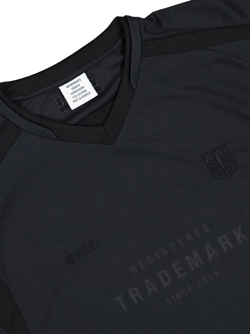 Футболка Trademark Football V-neck panelled jersey VETEMENTS, черный — фото 3