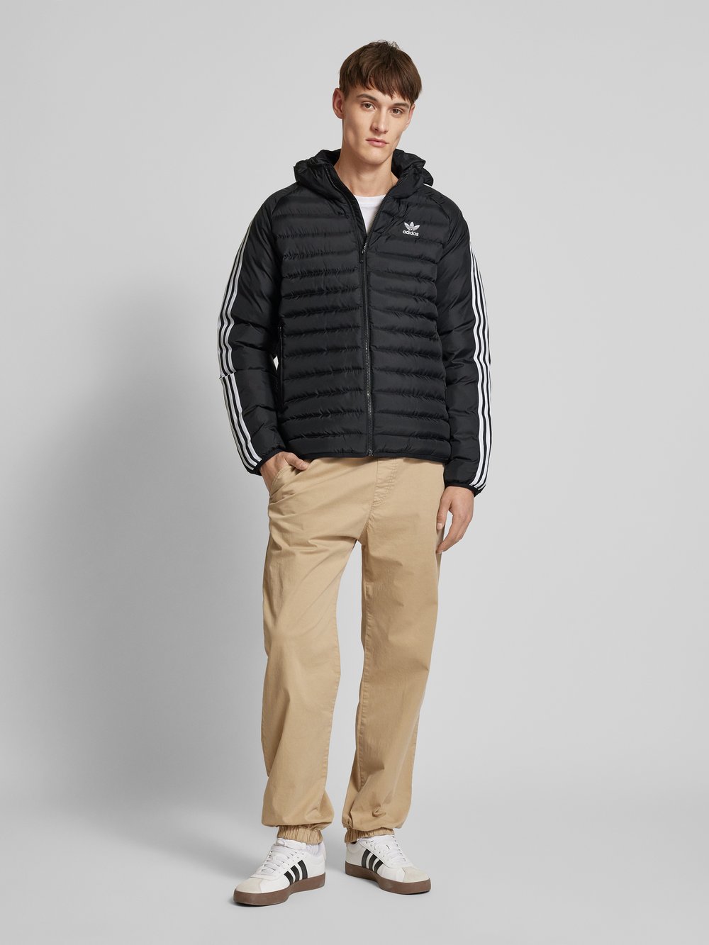 

Стеганая куртка с капюшоном adidas Originals, черный