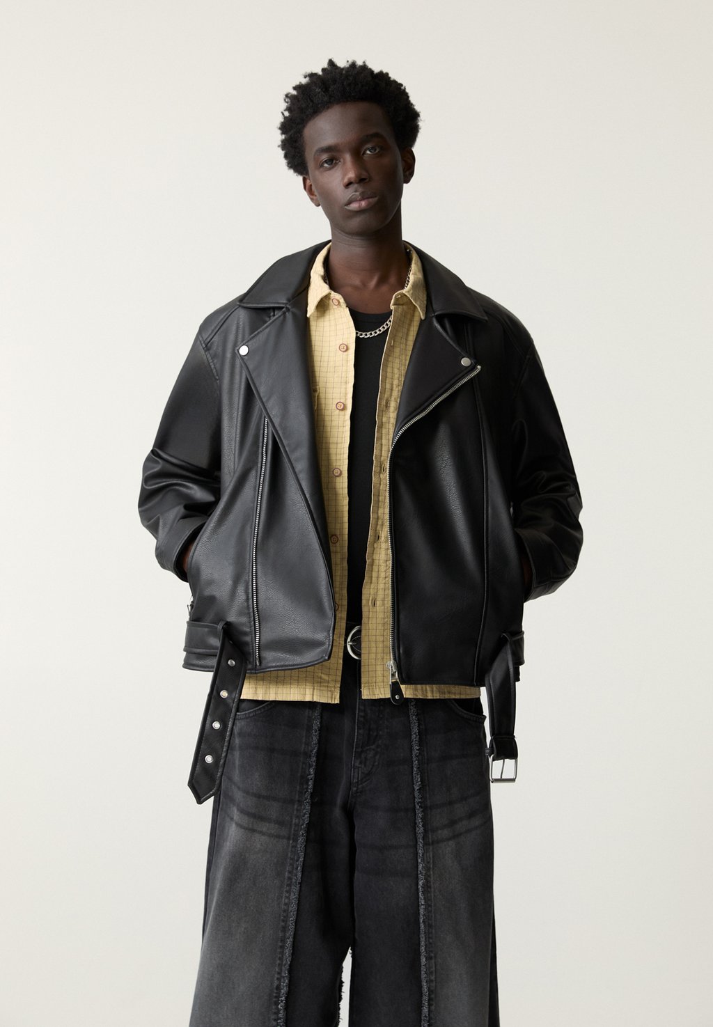 

Куртка из искусственной кожи PULL&BEAR, черный