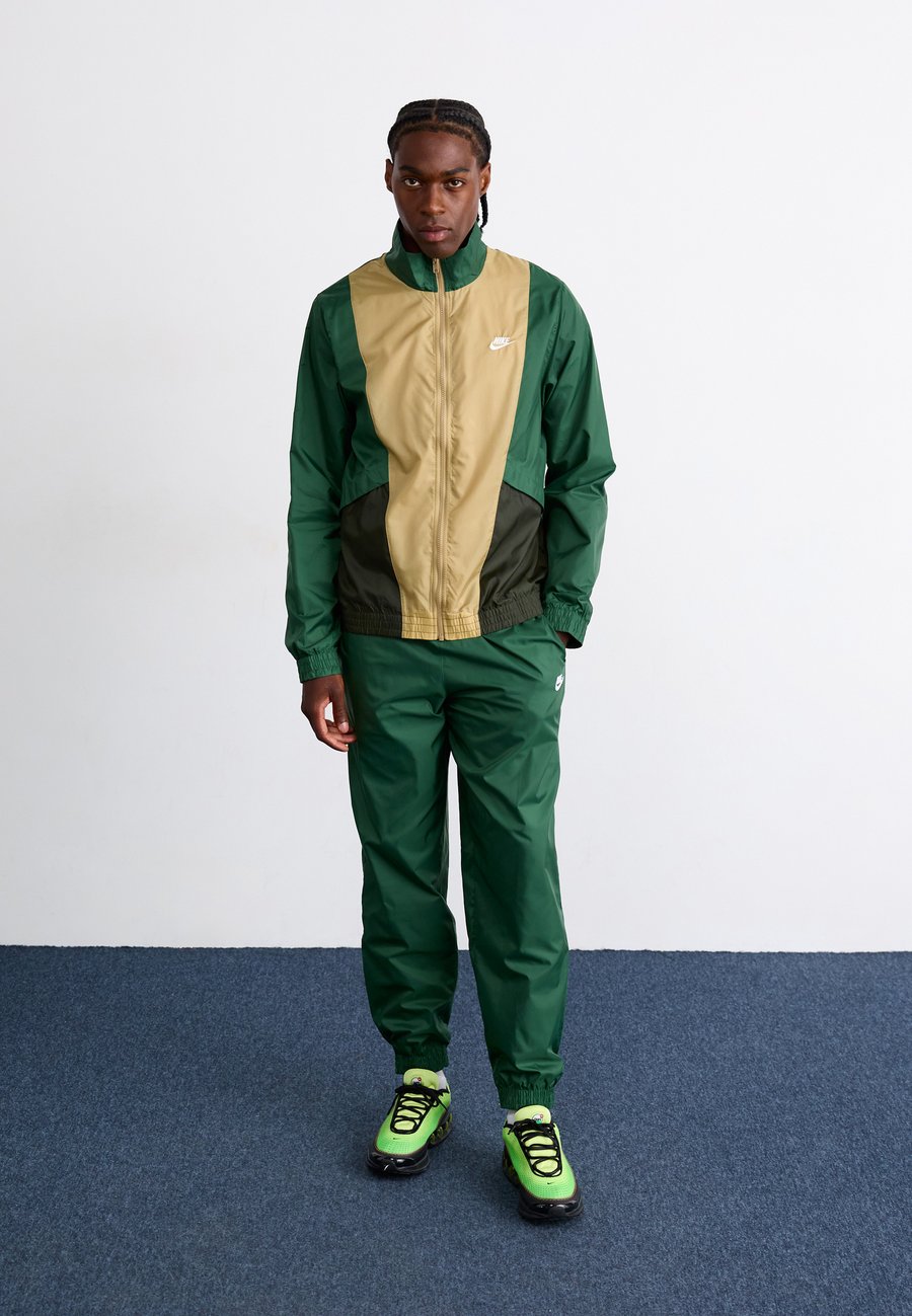 

Куртка Nike Sportswear CLUB , Fir/Sequoia/Parachute Beige/Green