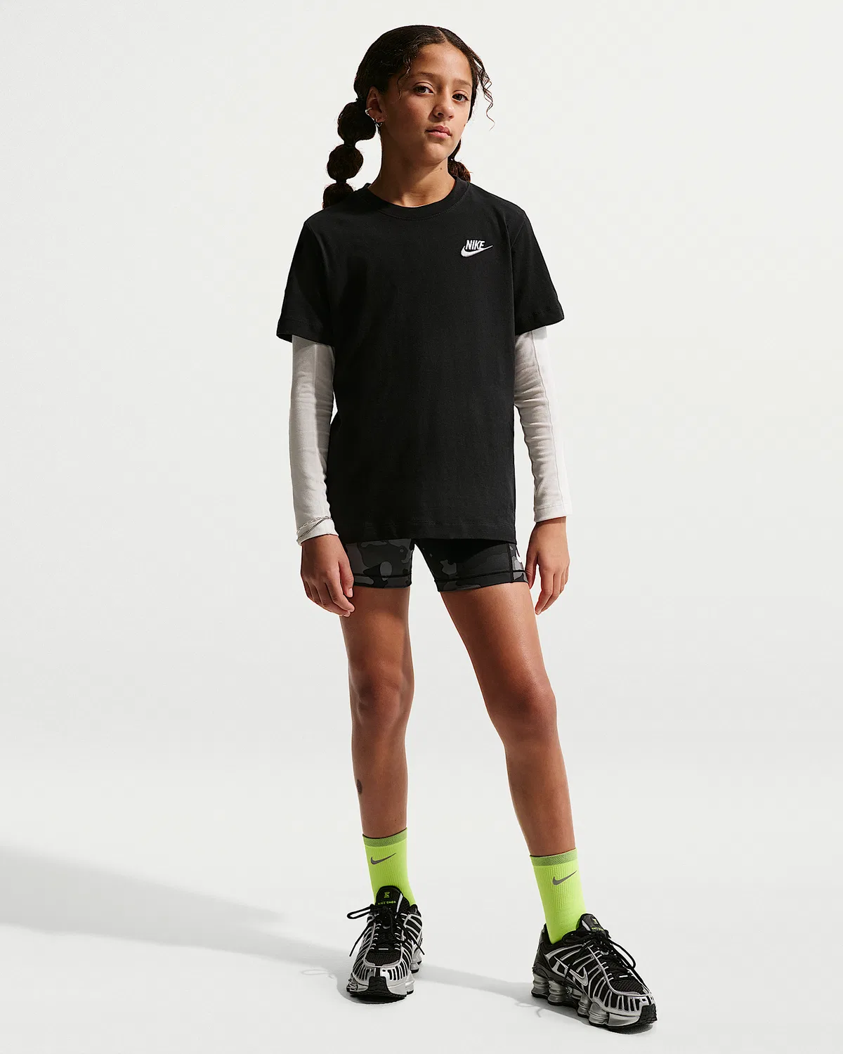 Детская футболка Nike Sportswear, Black/White/Wolf Grey — фото 4